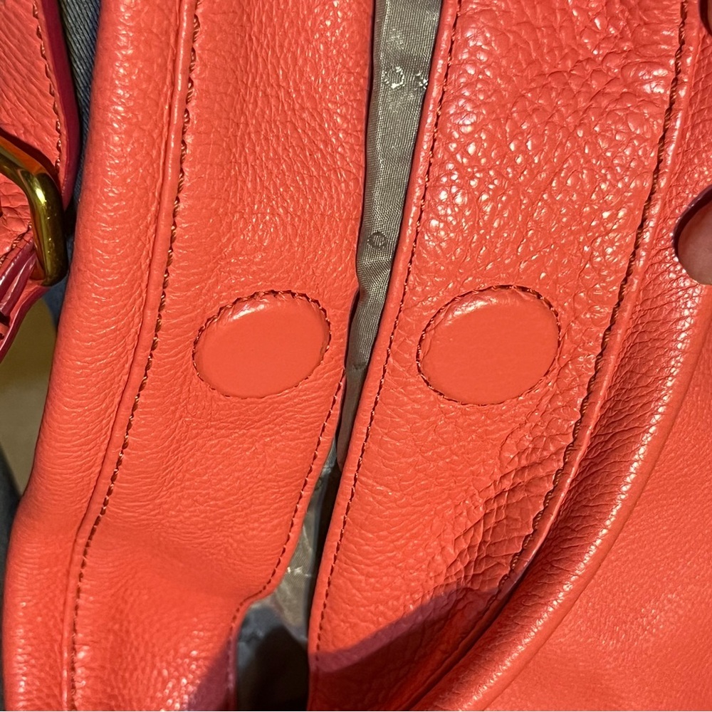 Elegant Marc Jacobs Coral Leather Shoulder Bag - Picture 9 of 13